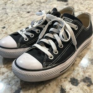 Converse Unisex Chuck Taylor All Star OX Shoes - Black/White.  Size 7 women’s.